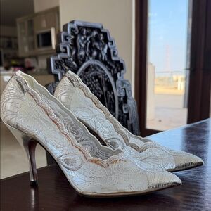 Chic Cream Lace Heels
